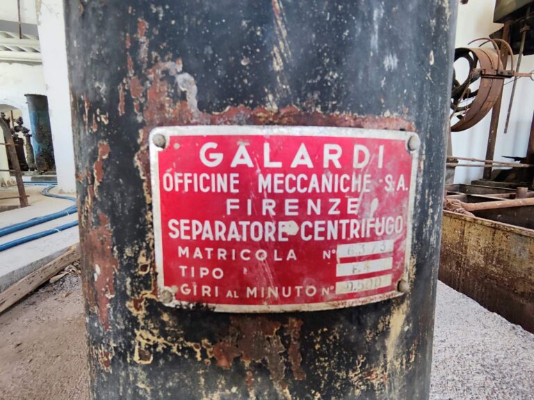 Διαχωριστὴς λαδιοῦ καὶ νεροῦ